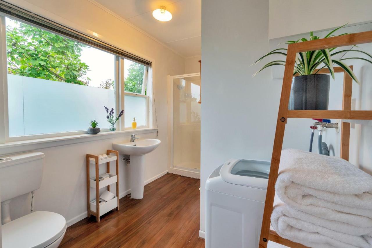 Sunny & Cozy Home Near Western Springs Auckland Exterior foto